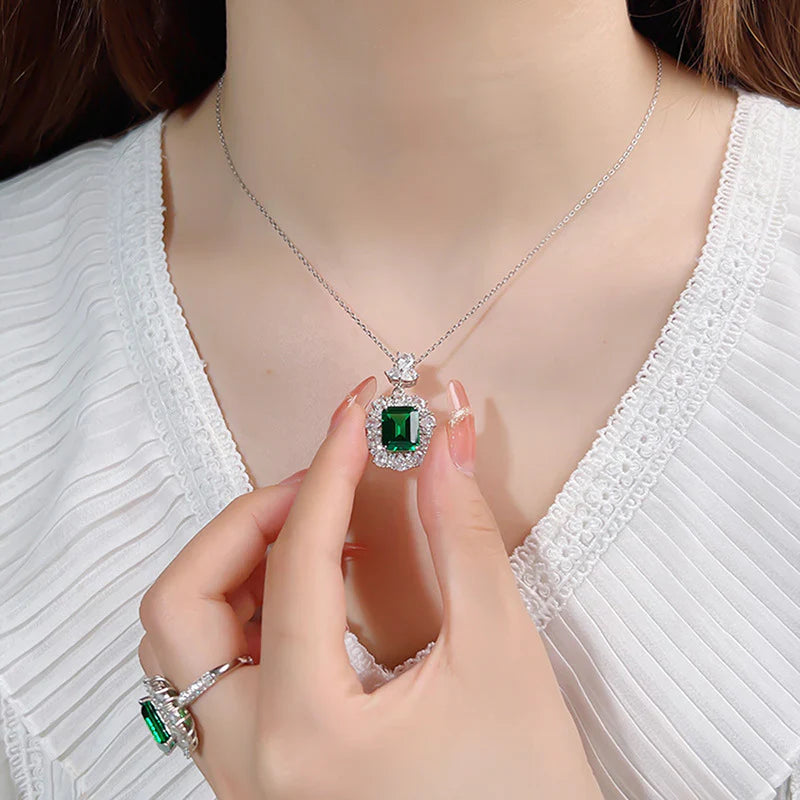 Emerald Green Radiance Necklace – Light of Renewal