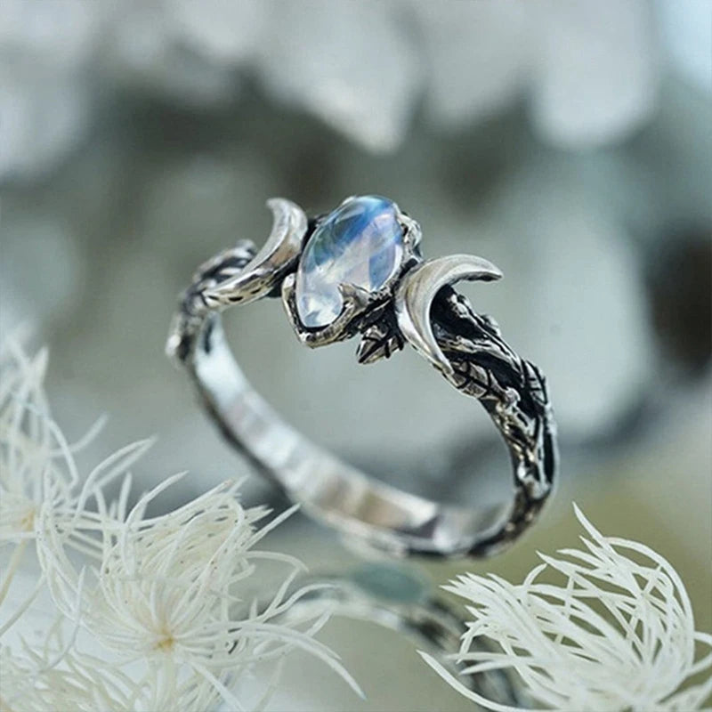 Vintage Bohemian Triple Moon Ring – Luna Glow